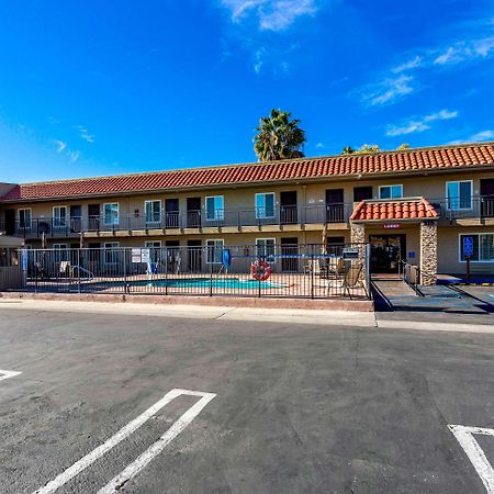 Econo Lodge Inn & Suites Escondido Downtown Ngoại thất bức ảnh