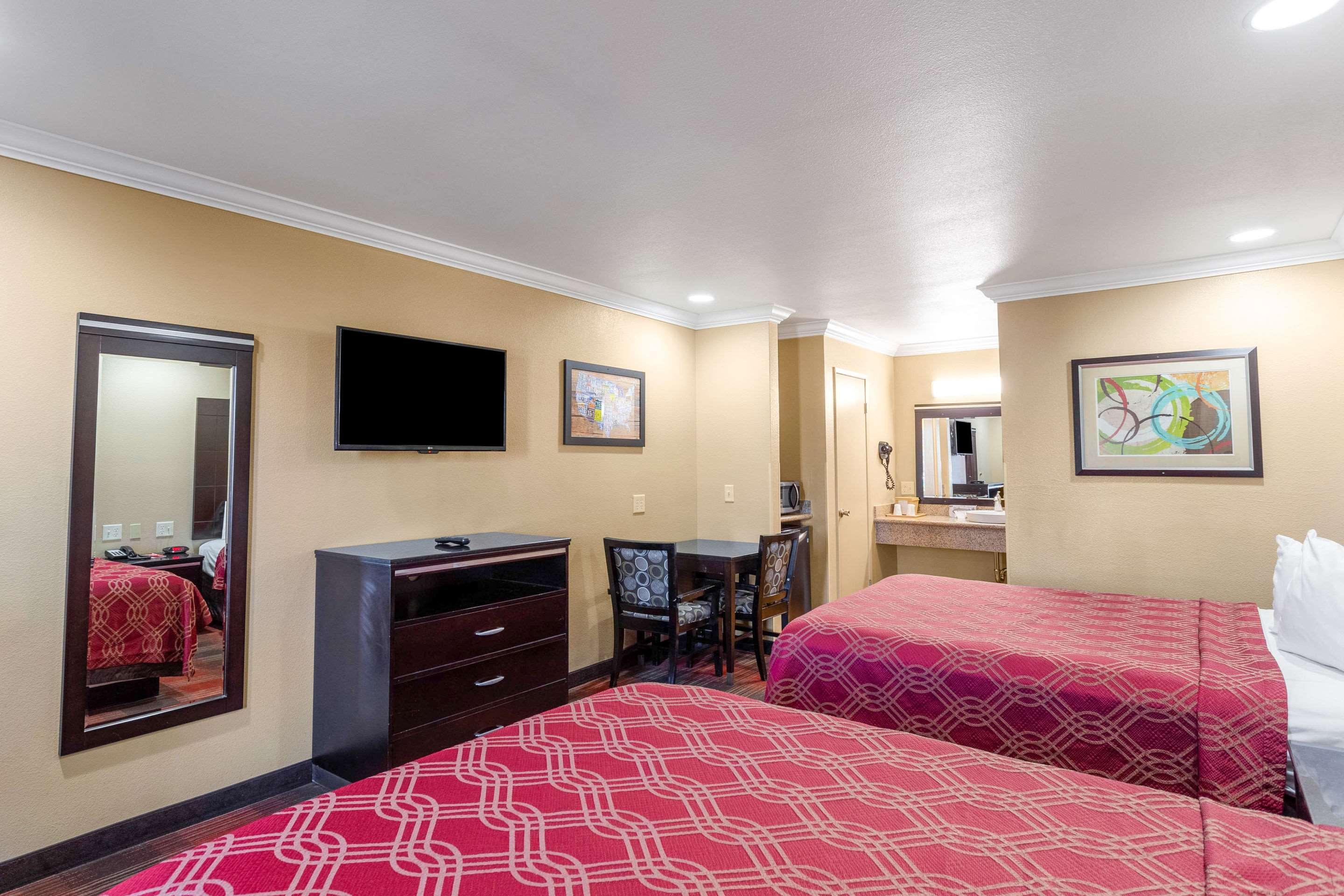 Econo Lodge Inn & Suites Escondido Downtown Ngoại thất bức ảnh