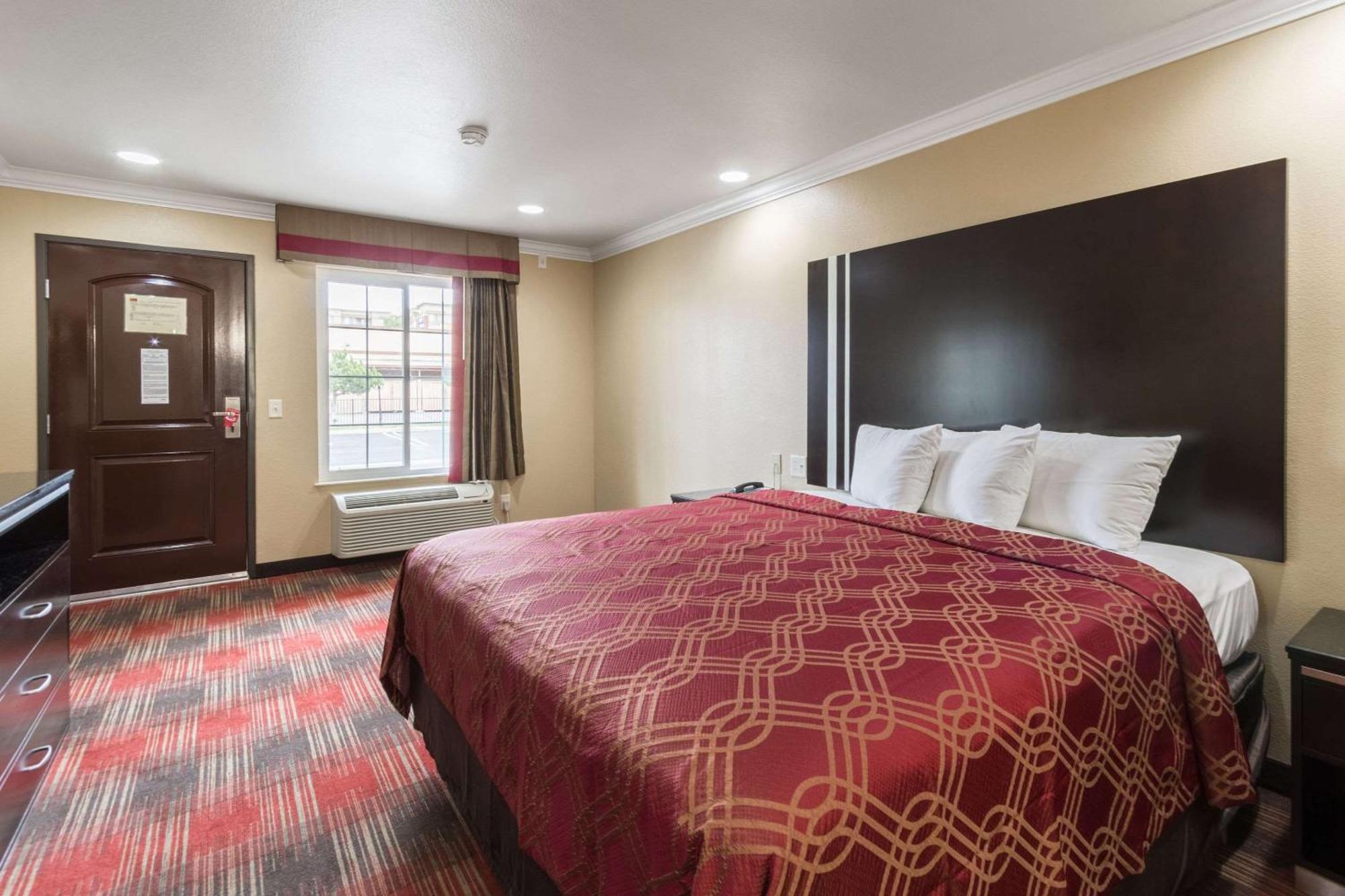 Econo Lodge Inn & Suites Escondido Downtown Ngoại thất bức ảnh