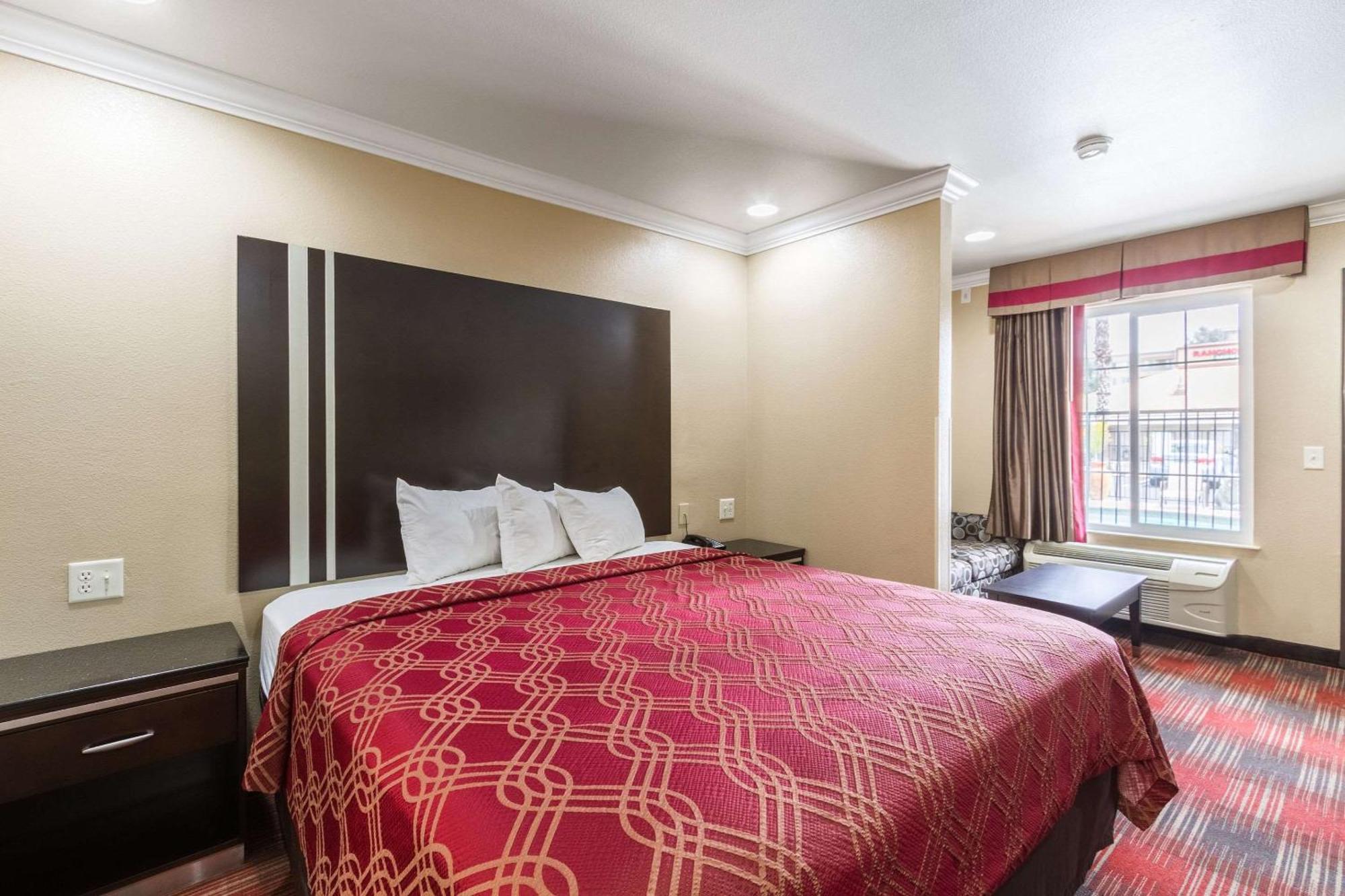 Econo Lodge Inn & Suites Escondido Downtown Ngoại thất bức ảnh